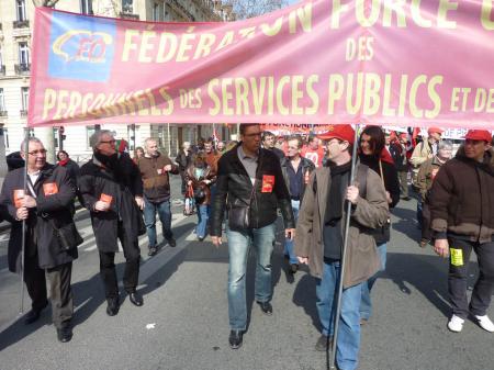 discussion dans le cortege